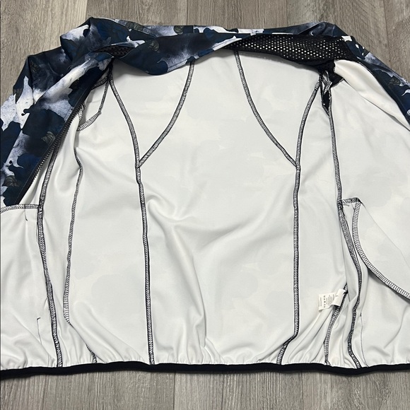Zyia Active Pro Trainer full-zip jacket in a blue and black floral pattern./ L - Picture 7 of 11